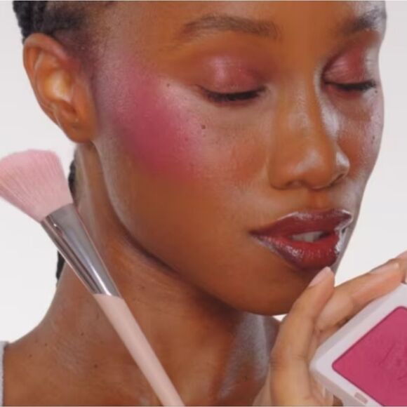 Fenty Beauty 155 Blush Makeup Brush - Picture 4 of 6